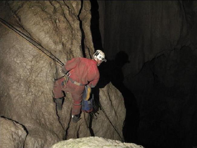 Chris Binding rigging the entrance pitch, Sima de Villaluenga