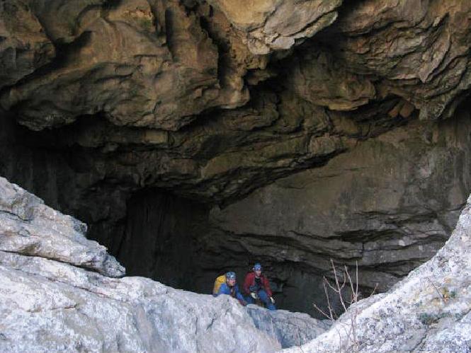 John Crowsley (left) and Kev Speight (right) in the entrance to
Sima Republicano