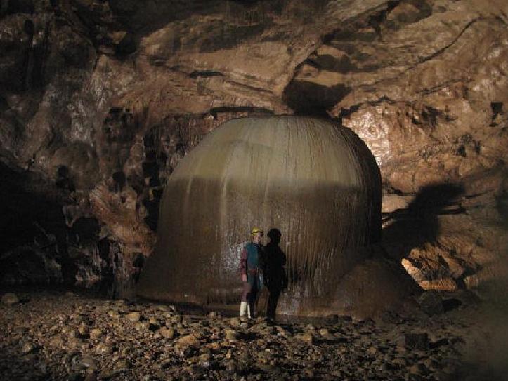 La Gran Estalagmita (the Great Stalagmite), Cueva del Gato