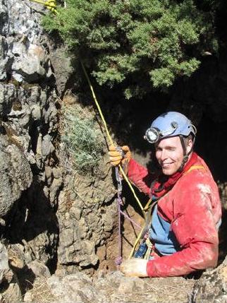 Kev Speight descends into Sima de las Lepiotas