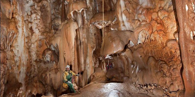 Impressive panoramic photo of the base of the second pitch, Sima de las Lepiotas