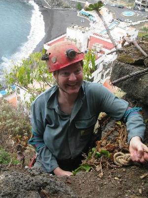 Dave Cooke (Wessex CC) climbs up into Cueva de Punto
Blanco