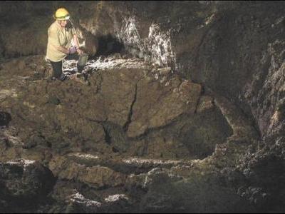 The drained lava pool, Cuevas de San Marcos